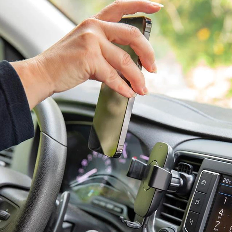 caricatore wireless da auto ambientazione