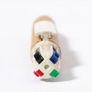 Penna Stello con particolare sui 4 colori